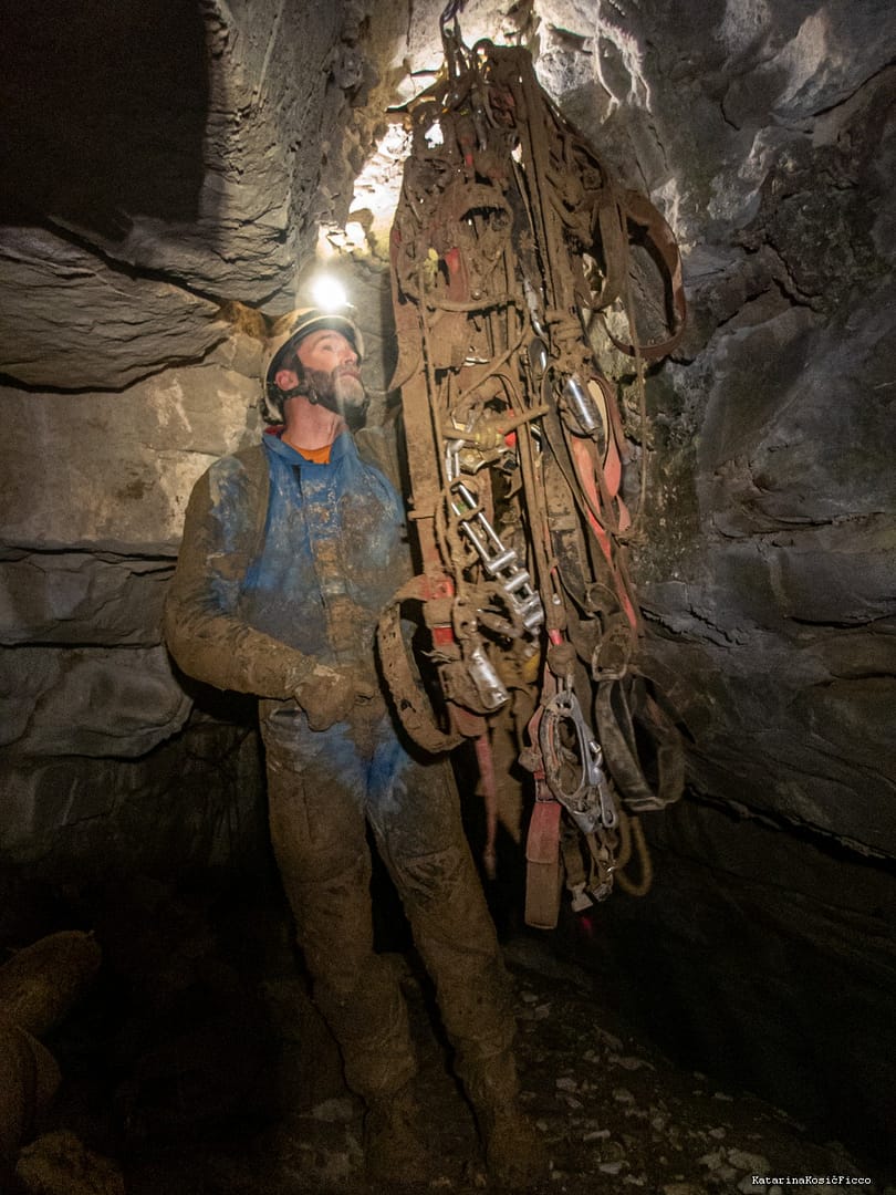 Several harnesses used for SRT hang from the ceiling and await their owners to return to the cave and continue the excavation of Petra. Photo: Katarina Kosič Ficco
